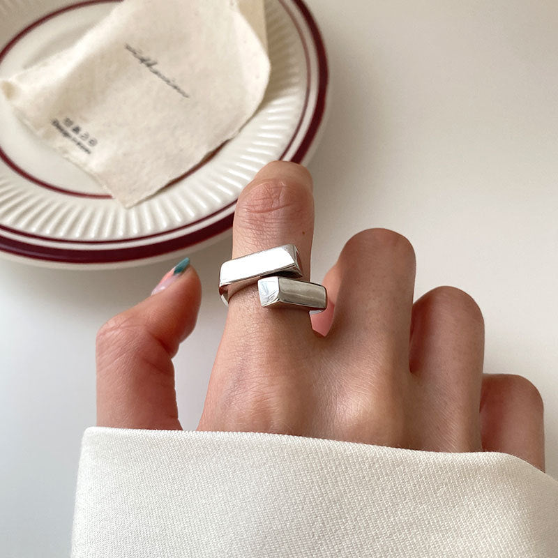 Geometric Cross Ring