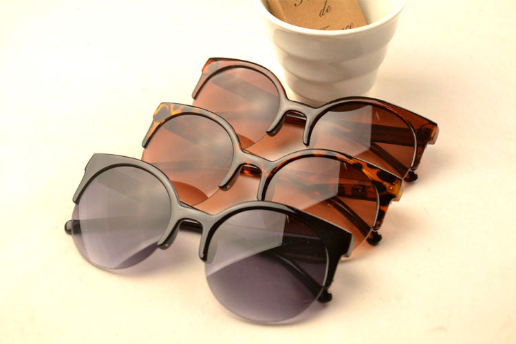 Retro Cat-Eye Tortoiseshell Sunglasses for Women