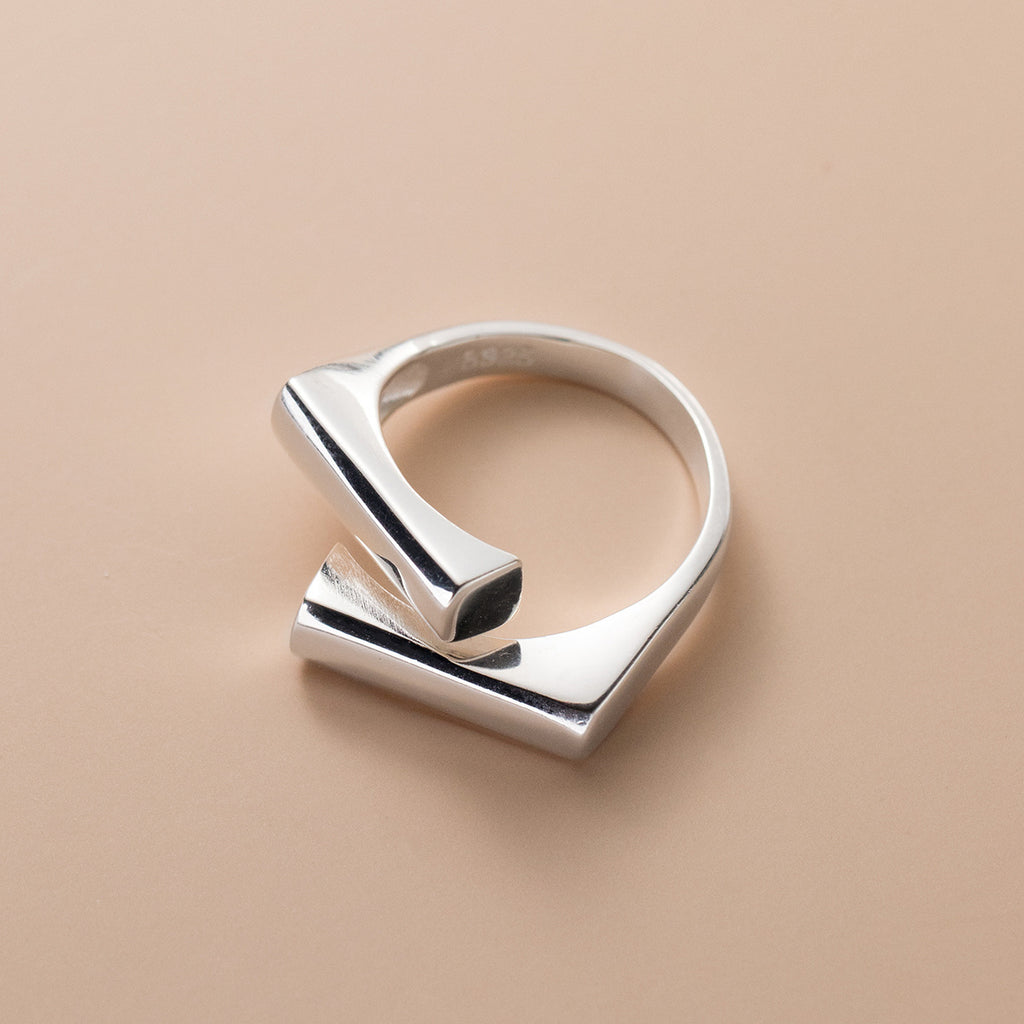 European and American Special-Interest Cross Ring