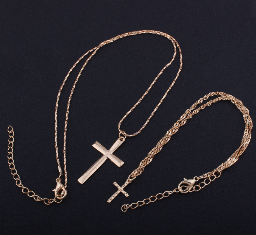 Layered Cross Pendant Necklace Set