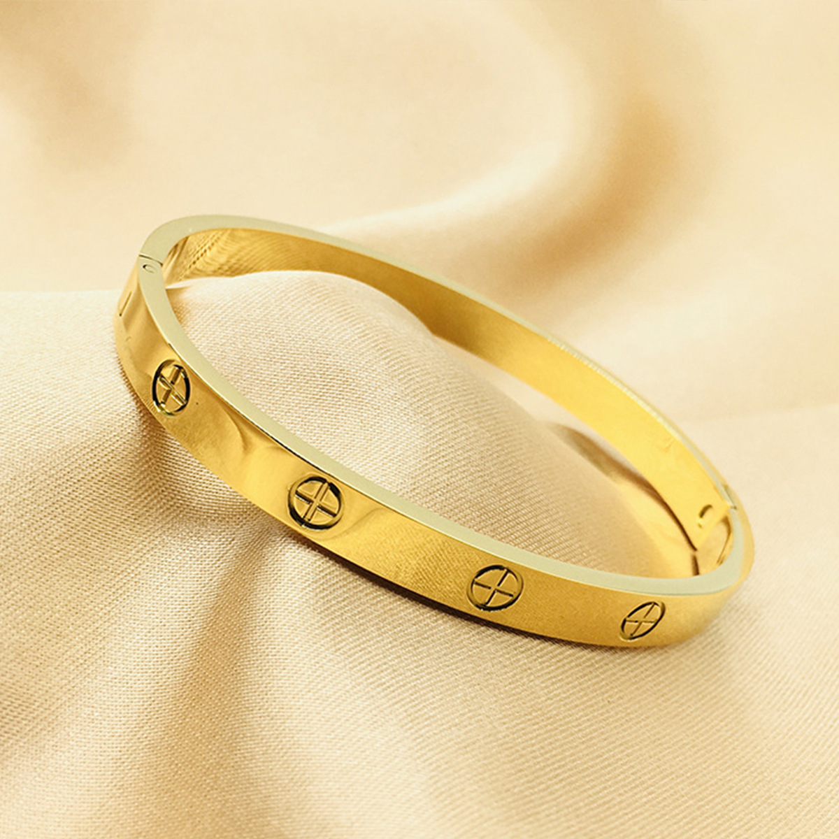Stainless Steel Screw-Motif Cross Bangle