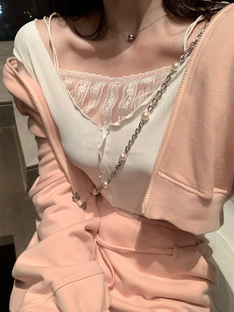 Lace Spliced Camisole Top a Slim Fit (2020 Fall)